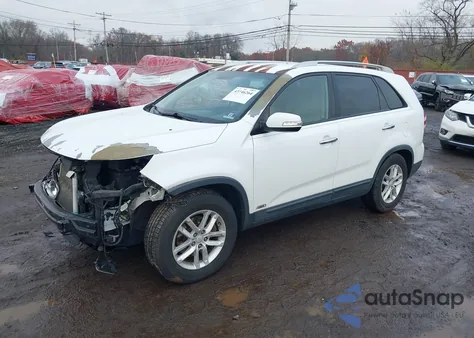 2015 Kia Sorento Lx z USA, uszkodzony, nr VIN 5XYKTCA67FG560895